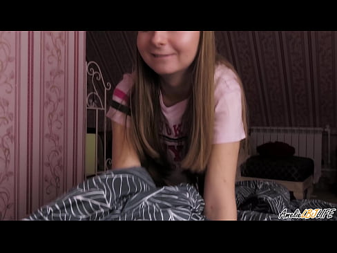 ❤️ Bidh Blondie a’ tarraing a BFF gu domhainn agus a’ faighinn cum na beul ❤️ Porno leinn gd.xxxomg.ru ﹏